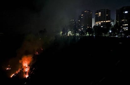 Un incendio forestal arde cerca de Quito, Ecuador, el 24 de septiembre de 2024. 