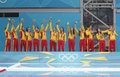 La selección española, en la entrega de medallas.