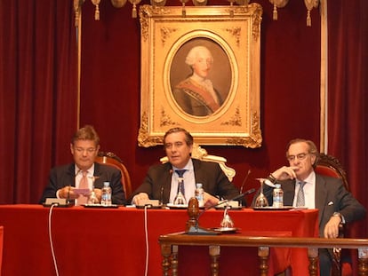 De izquierda a derecha: Rafael Catalá (ex ministro de Justicia), Enrique López ( director del Observatorio de la Actividad de la Justicia) y José María Alonso (decano del ICAM).