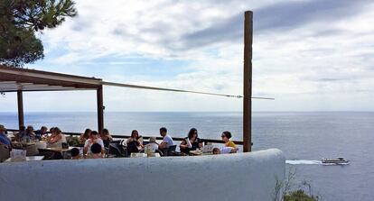 Terraza junto al faro de Tossa de Mar (Girona).