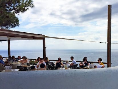 Terraza junto al faro de Tossa de Mar (Girona).