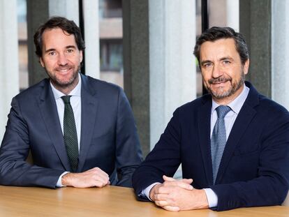 Alejandro Adán, socio de real estate de Arcano (izquierda) y Eduardo Fernández-Cuesta, socio y responsable de real estate.