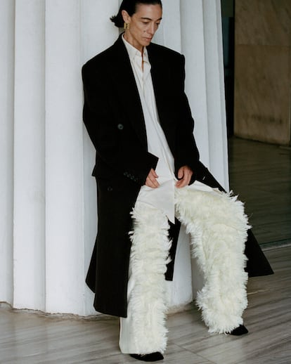 Uno de los looks de la nueva colección de Phoebe Philo.