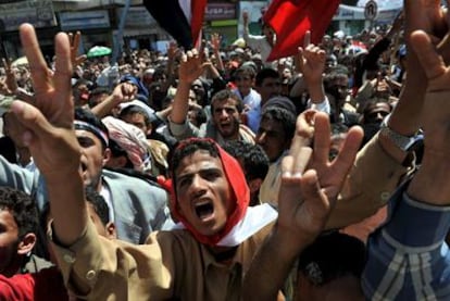 Manifestación contra el mandatario de Yemen, Ali Abdalá Saleh, ayer en Saná.