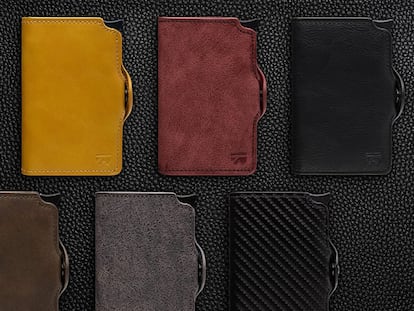 Los siete colores en los que está disponible esta cartera de piel en Amazon. BEWMER.