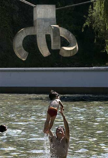 Los menores y los mayores ya pueden disfrutar de la piscina de la Creueta del Coll.