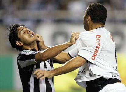 Ronaldo se enzarza con el jugador del Botafogo Fahel.