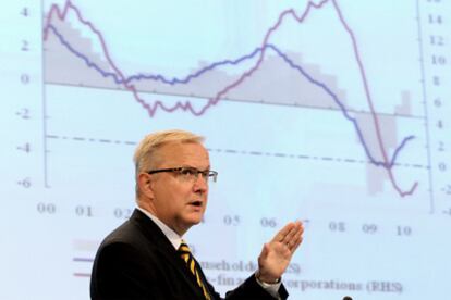 El comisario de Asuntos Económicos, Olli Rehn, durante la rueda de prensa, ayer en Bruselas.