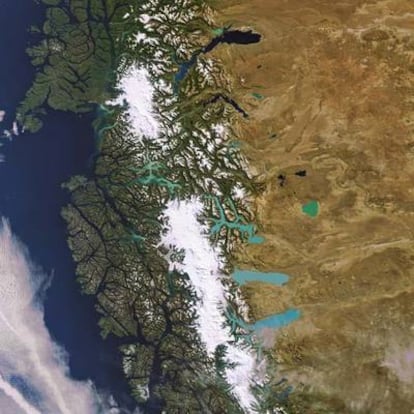 Imagen de la Patagonia argentina y chilena, con el Campo de Hielo y el parque Los Glaciares.