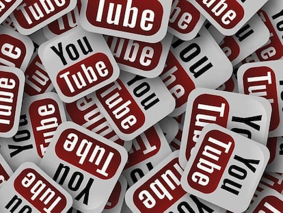 Etiquetas con el logo de YouTube con el fondo blanco