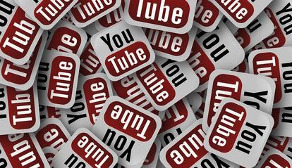 Etiquetas con el logo de YouTube con el fondo blanco