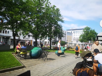 Ambiente en el centro de Bodø, el pasado sábado.