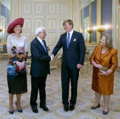 Máxima y Guillermo de Holanda reciben al presidente de Grecia, Prokopis Pavlopoulos, y a su mujer.