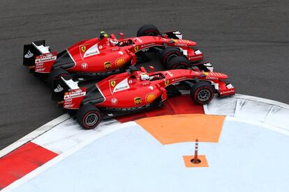 Raikkonen y Sebastian Vettel en una de las curvas