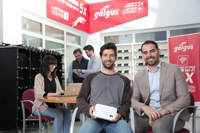 Los fundadores de Galgus José Antonio Delgado y José González, en la sede de la empresa en Sevilla.