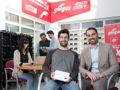 Los fundadores de Galgus José Antonio Delgado y José González, en la sede de la empresa en Sevilla.