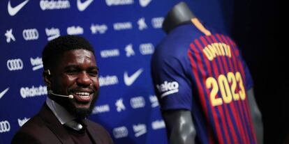 Umtiti, durant l'acte de renovació amb el Barça.