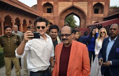 El actor Orlando Bloom, en el entrada del Taj Mahal.