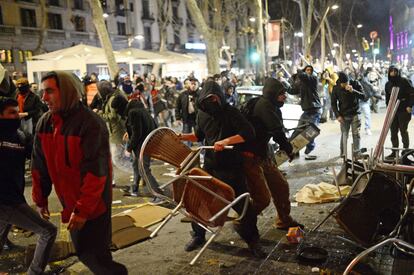 Los incidentes más violentos se registraron en Barcelona, como muestra la imagen.