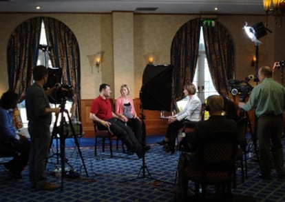 Momento de la entrevista de Concha García Campoy a Kate y Gerry McCann.