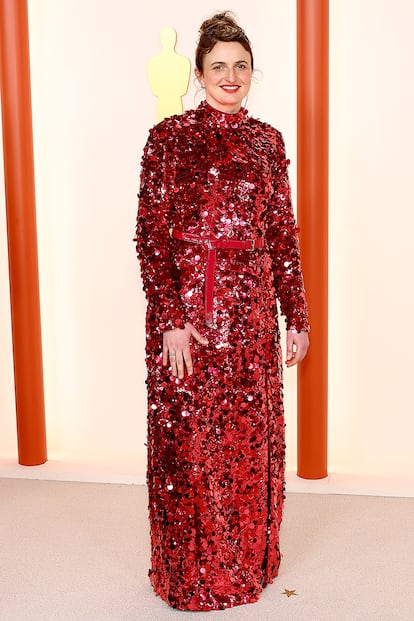 De rojo y lentejuelas, esa fue la elección de la directora Alice Rohrwacher, vestida de Prada.