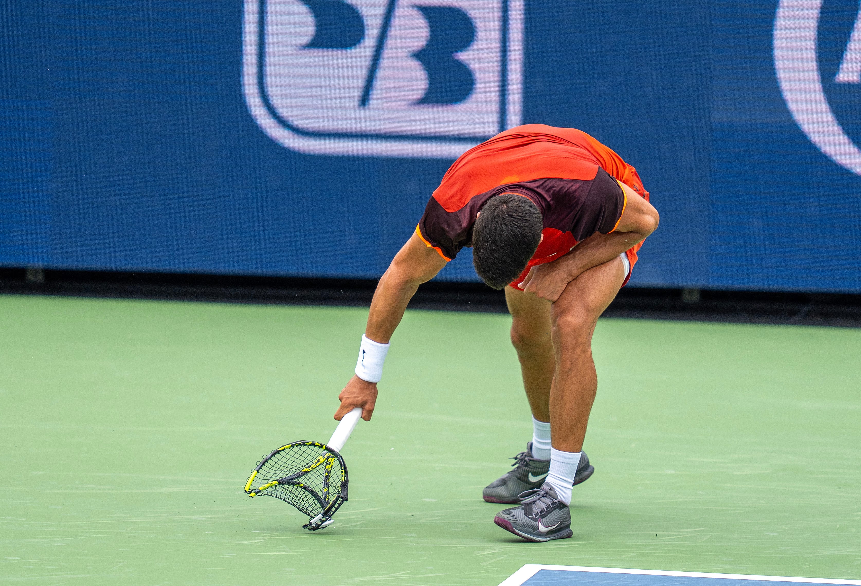 Alcaraz: primera raqueta reventada, perdón público y foco en el US Open 