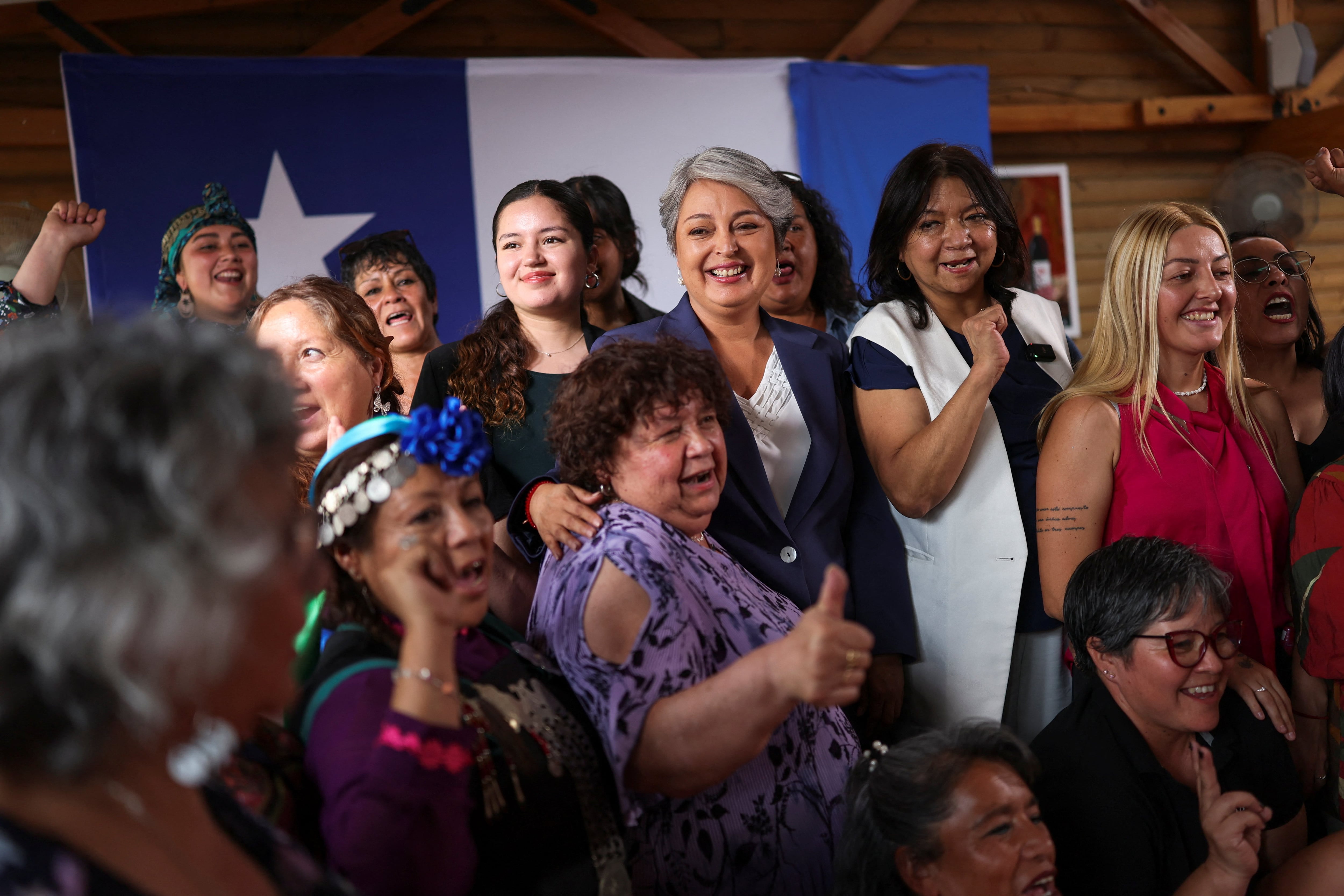 Jeannette Jara arranca su despliegue territorial, hace guiños a Parisi y solidariza con Matthei