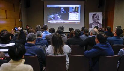 Dirigents d'Esquerra segueixen la declaració d'Oriol Junqueras al judici.