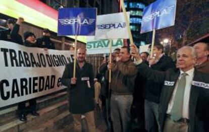 Protesta de trabajadores de Iberia ante la sede de la empresa en Madrid. EFE/Archivo
