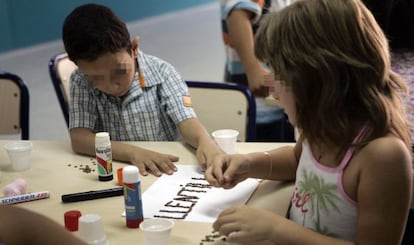 Ni&ntilde;os en una escuela en valenciano en Castell&oacute;n, en una imagen de archivo. 