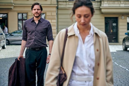 Daniel Brühl i Aenne Schwarz, a 'Next Door'.