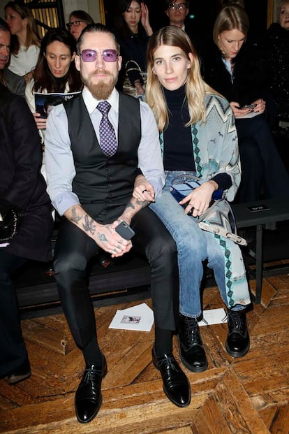 Justin O'Shea y Veronika Heilbrunner en primera fila de Dries Van Noten.