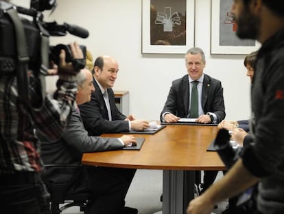 El lehendakari, &Iacute;&ntilde;igo Urkullu, en una reuni&oacute;n este marzo.