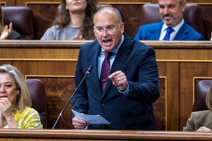 El portavoz del PP, Miguel Tellado, durante su intervención en la sesión de control al Gobierno este miércoles.