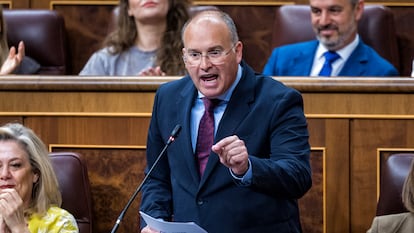 El portavoz del PP, Miguel Tellado, durante su intervención en la sesión de control al Gobierno este miércoles.