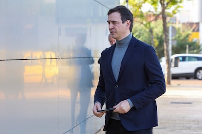 David Sánchez, hermano del presidente del Gobierno, antes de su declaración del mes pasado ante la jueza instructora de la causa por su contratación como coordinador de los conservatorios pacenses de música.