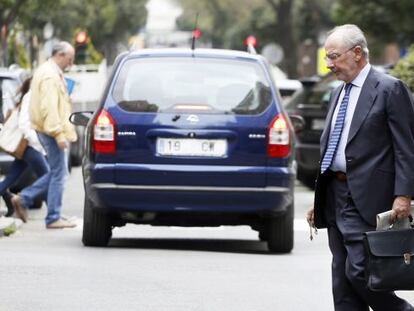 Rodrigo Rato regresa a su domicilio madrile&ntilde;o en el barrio de Salamanca.(DVD 721)