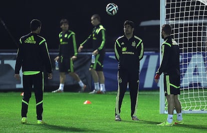 Diego Costa, Ramos y Busquets, durante el entrenamiento.