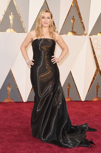 Kate Winslet, nominada por su papel en Steve Jobs, eligió un diseño poco actual firmado por Ralph Lauren.