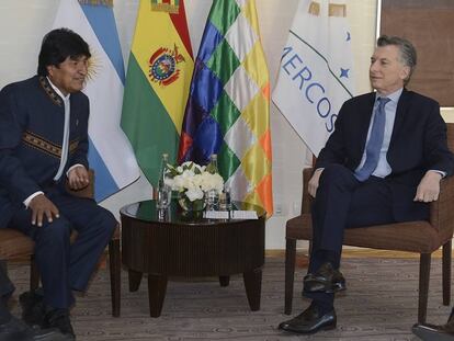 Los presidentes Evo Morales y Mauricio Macri durante una reunión mantenida en julio pasado en Mendoza, en el marco de la Cumbre de jefes de Estado del Mercosur.