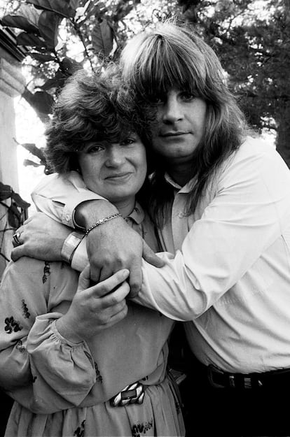 Ozzy Osbourne junto a Sharon Arden, en Los Ángeles en 1981,