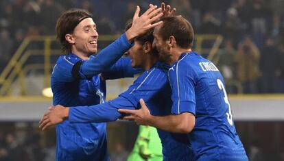 Italia celebra un gol en el partido de este martes contra Rumania.