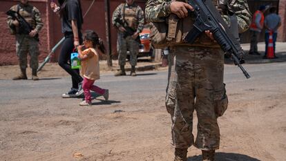 Militares en el sector de El Patagual, en Villa Alemana, Chile, en febrero de 2024.