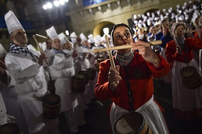 San Sebastián celebra su día grande, con la tradicional Tamborrada que este año 2016 tiene un marcado acento europeo, ya que todos los actos festivos han servido para el arranque de la Capitalidad Cultural Europea.