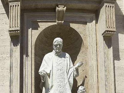 Estatua de Escrivá de Balaguer en la basílica de San Pedro, en Roma.