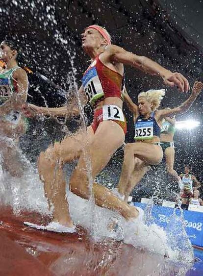 Marta Domínguez, tras saltar la ría.