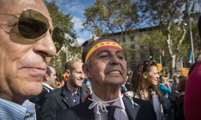 Participantes en la concentraci&oacute;n ayer en la plaza Catalunya de Barcelona.