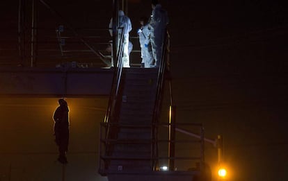 Un cad&aacute;ver colgado de un puente de Tijuana.