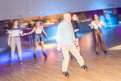 Patinadores en la sesión de sábado-noche en la discoteca Rolling Dance, en Chamartín. 

