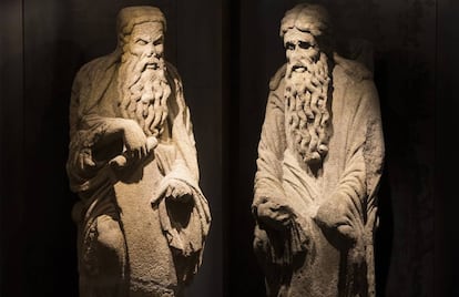 Esculturas de los profetas, procedentes del Pórtico de la Gloria de la Catedral de Santiago.
